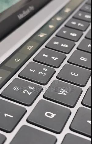 New Laptop Apple MacBook Pro 2020 M1 8GB Apple M1 Pro SSD 512GB