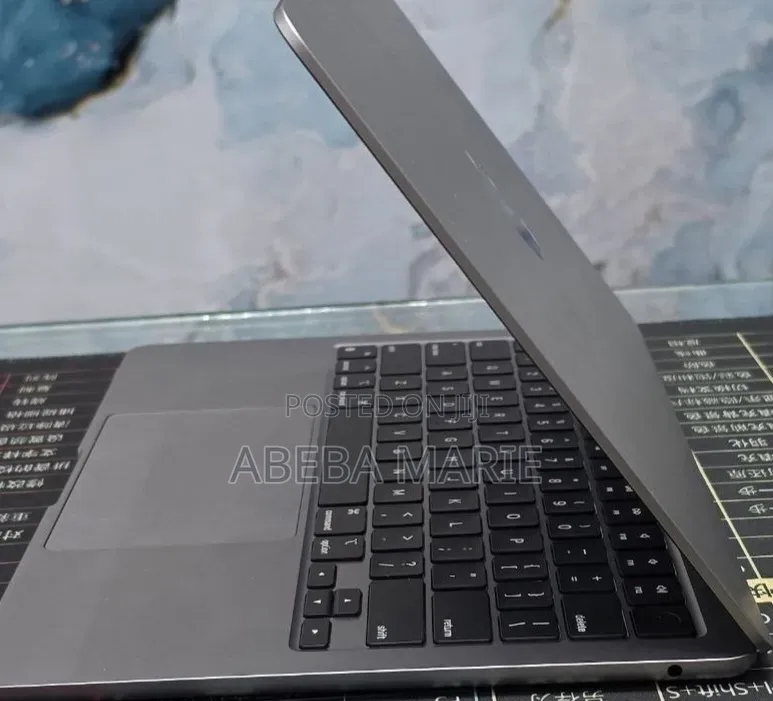 New Laptop Apple MacBook Air 2022 M2 16GB Apple M2 SSD 512GB