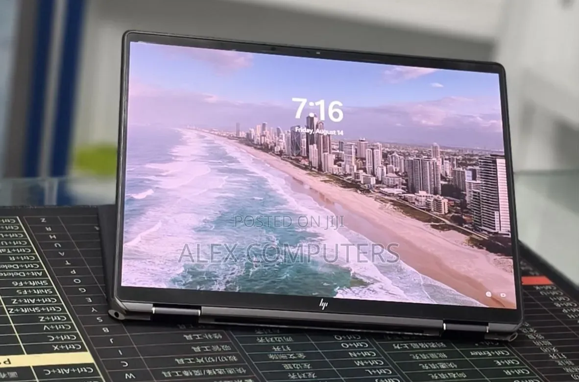 New Laptop HP Spectra 13 16GB Intel Core i7 SSD 1T
