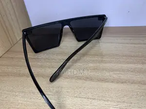 Black Oversized Retro Square Sunglasses