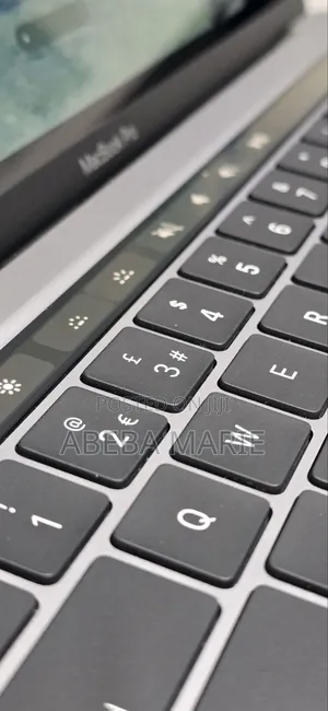 New Laptop Apple MacBook Pro 2020 8GB Intel Core i5 SSD 256GB