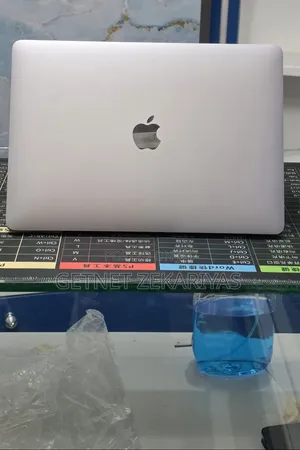 New Laptop Apple MacBook Air 2022 M2 8GB Apple M2 SSD 256GB