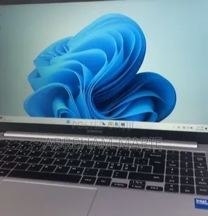 New Laptop Samsung Galaxy Book4 8GB Intel Core i5 SSD 512GB