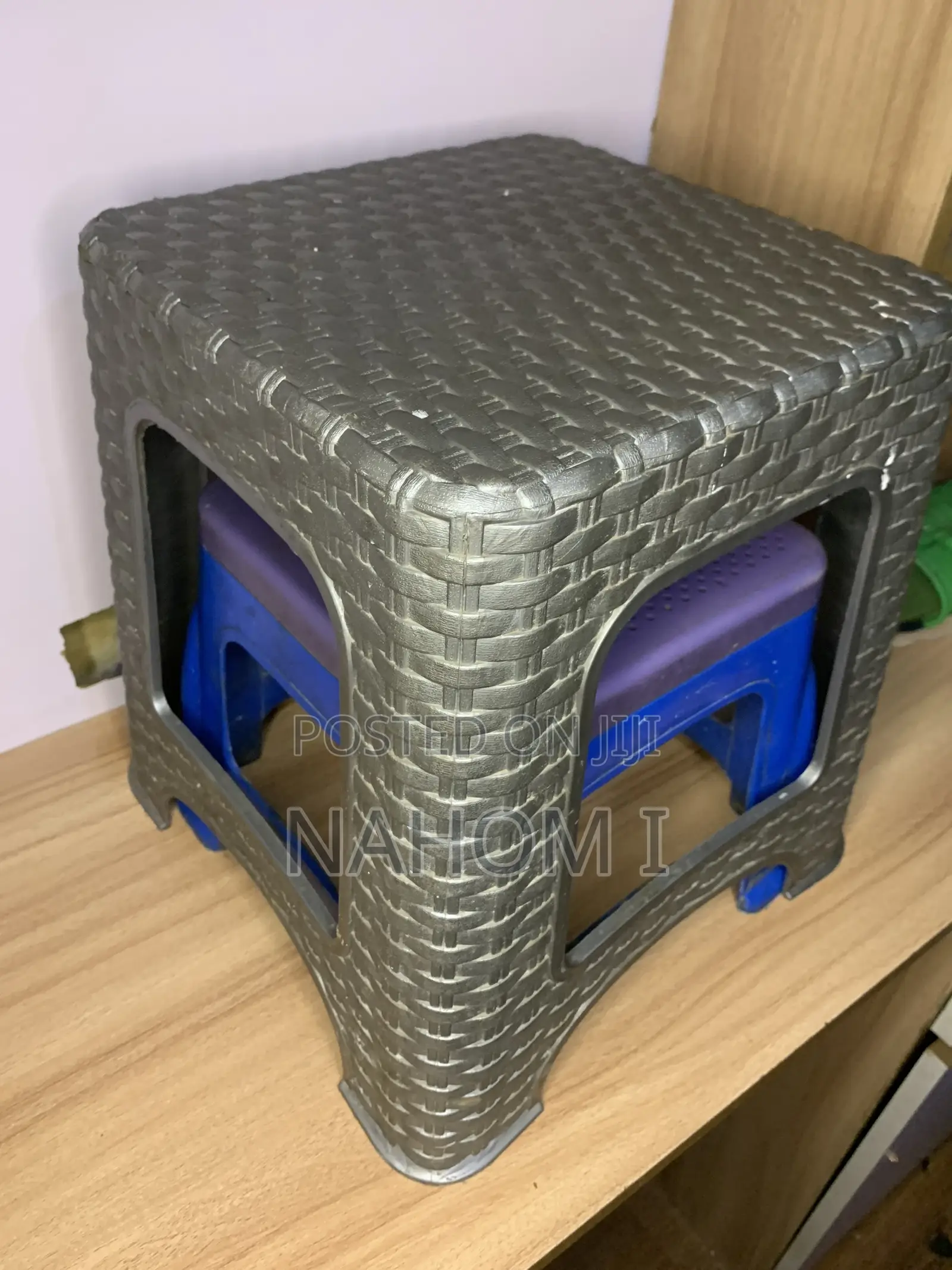 Grey, Rattan-Textured Plastic Step Stool