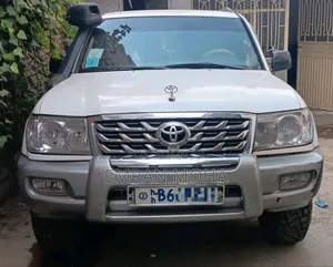 Toyota Land Cruiser 2007 White