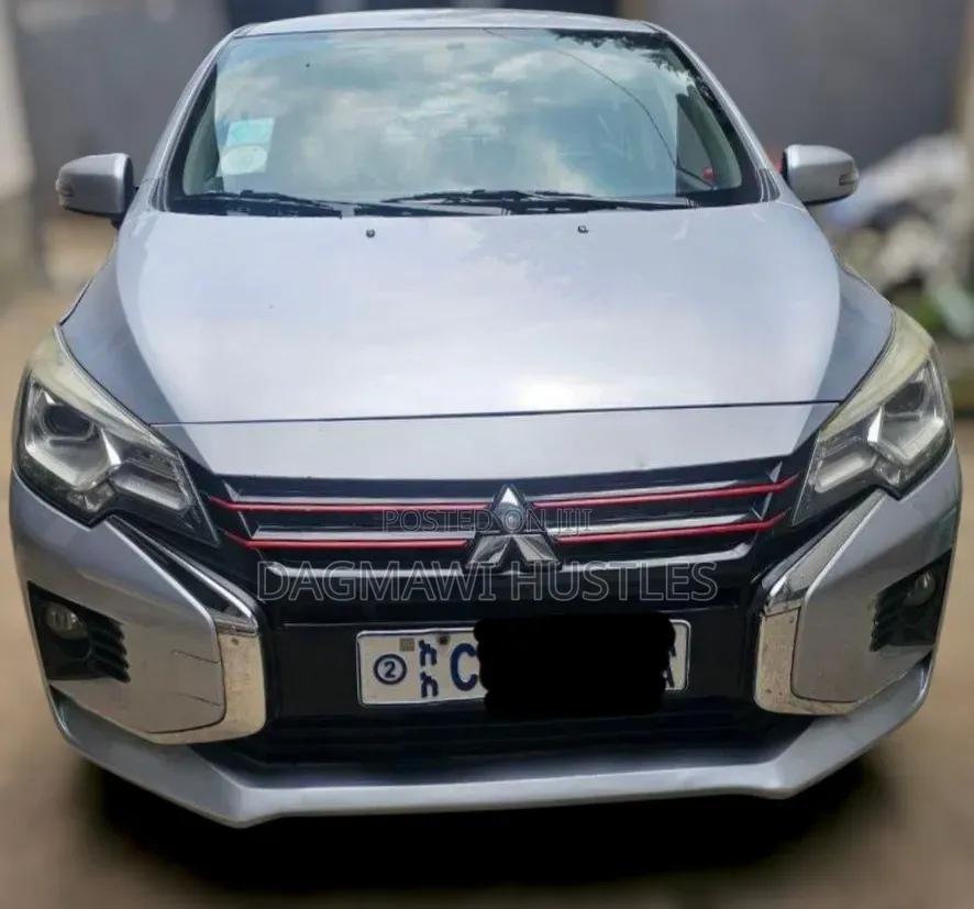 Mitsubishi Attrage 2022 Silver