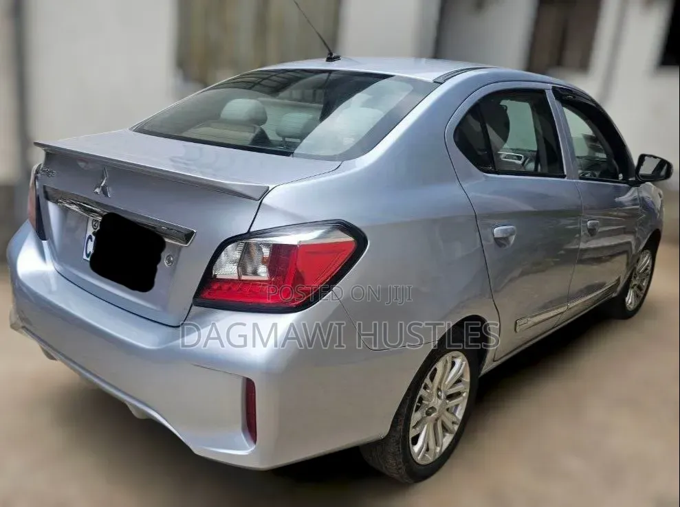 Mitsubishi Attrage 2022 Silver