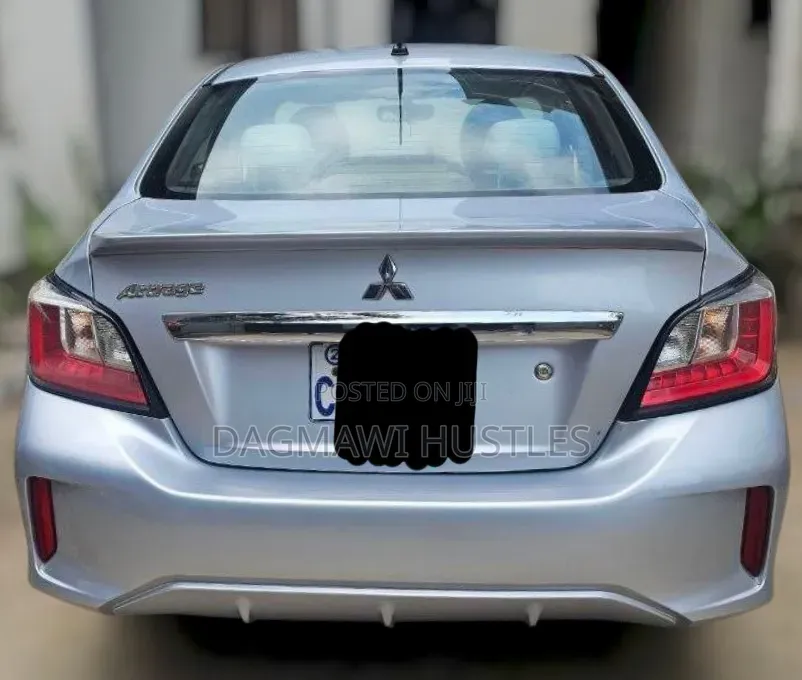 Mitsubishi Attrage 2022 Silver
