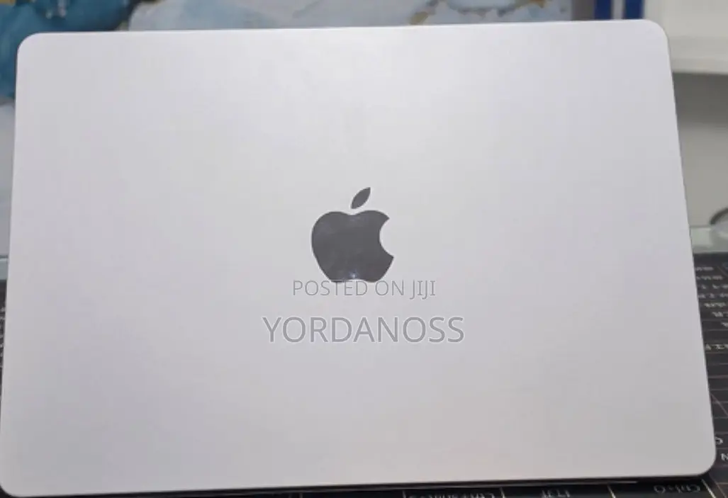 New Laptop Apple MacBook Air 2022 M2 16GB Apple M2 SSD 512GB