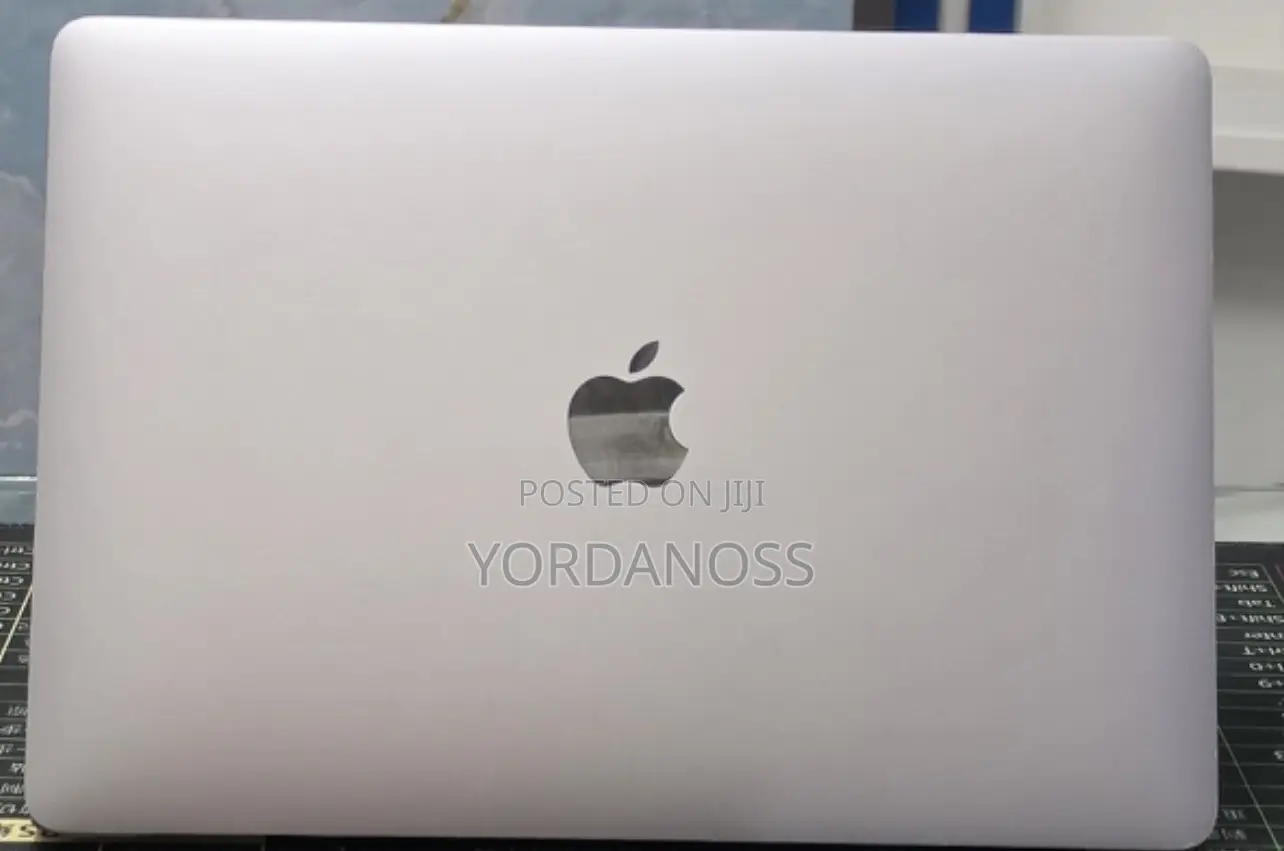 New Laptop Apple MacBook Pro 2022 M2 8GB Apple M2 SSD 256GB