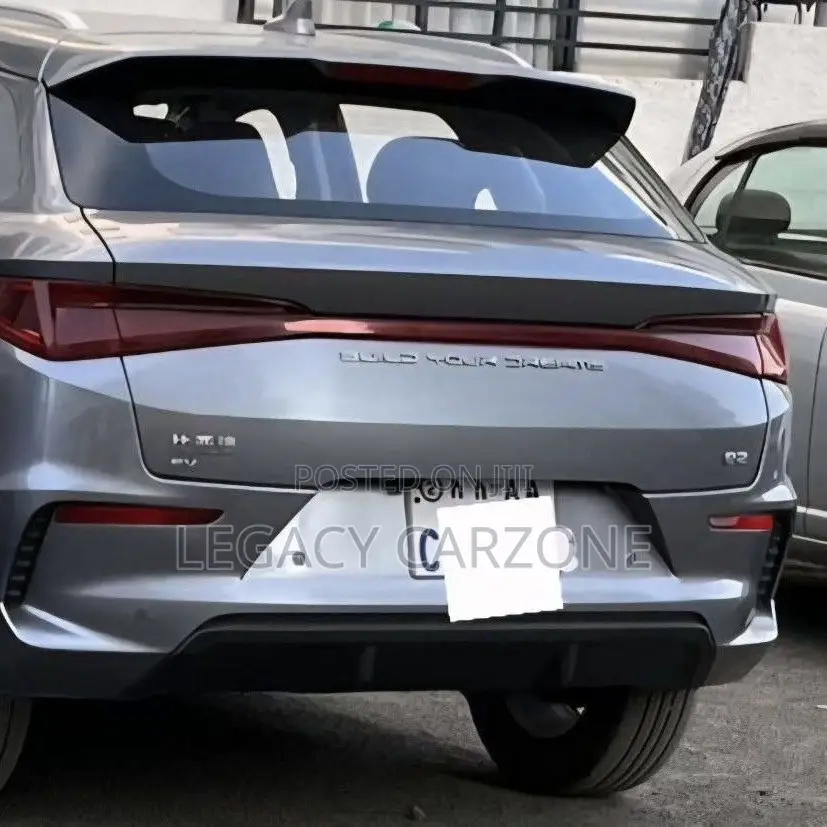 BYD E2 43 kWh 94 hp FWD 2024 Silver