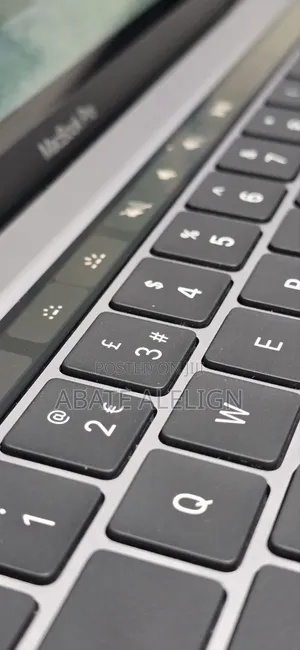 New Laptop Apple MacBook Pro 2020 M1 8GB Apple M1 Pro SSD 512GB