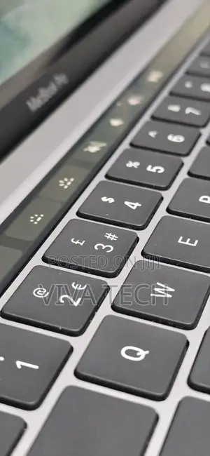New Laptop Apple MacBook Pro 2020 M1 8GB Apple M1 Pro SSD 512GB