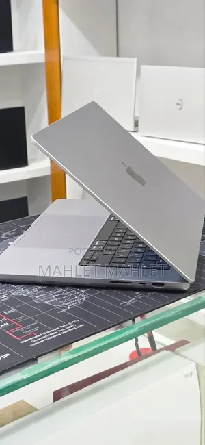 New Laptop Apple MacBook Pro 2021 M1 32GB Apple M1 Pro SSD 512GB