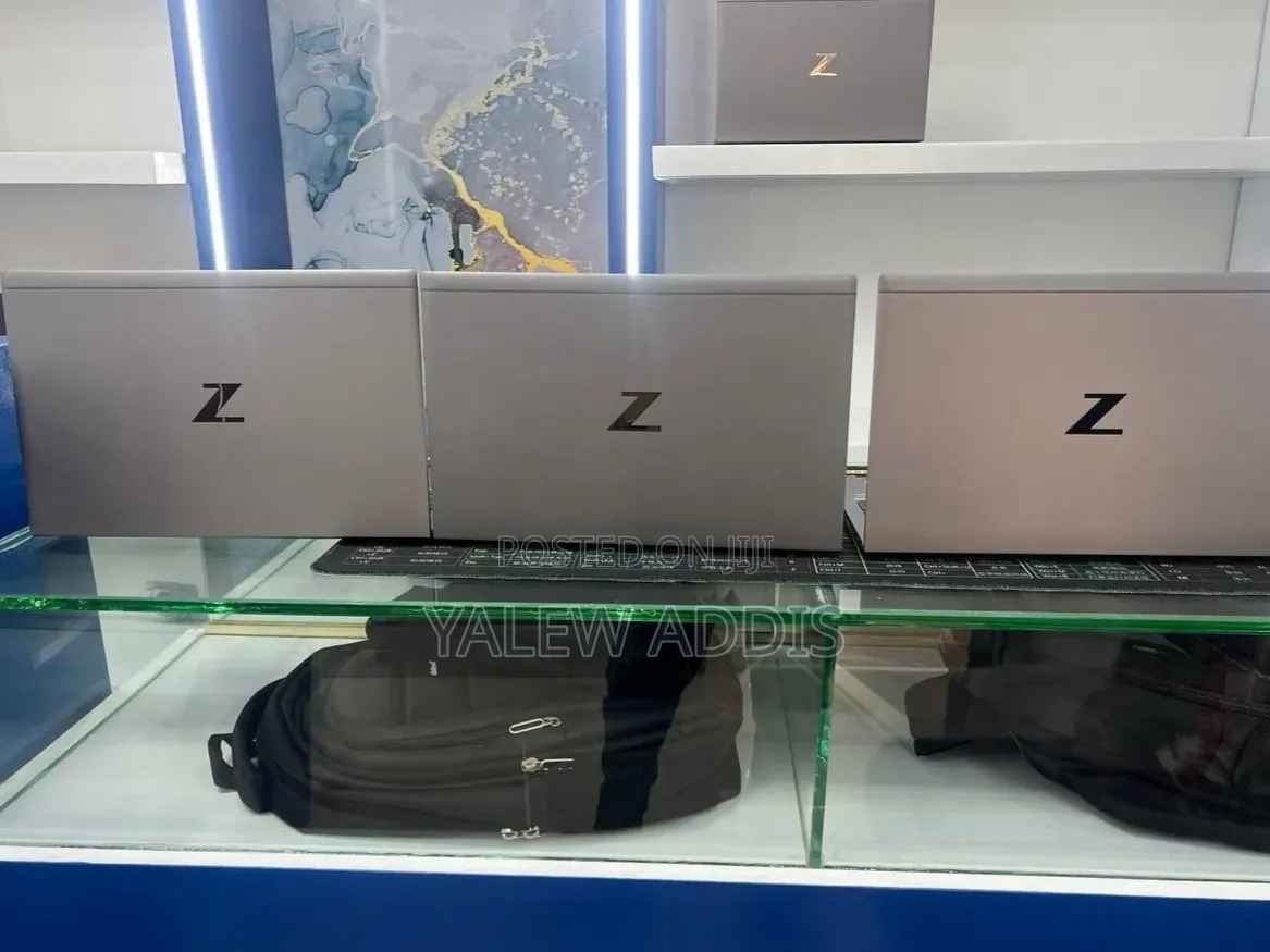 New Laptop HP ZBook Firefly G8 16GB Intel Core i7 SSD 512GB