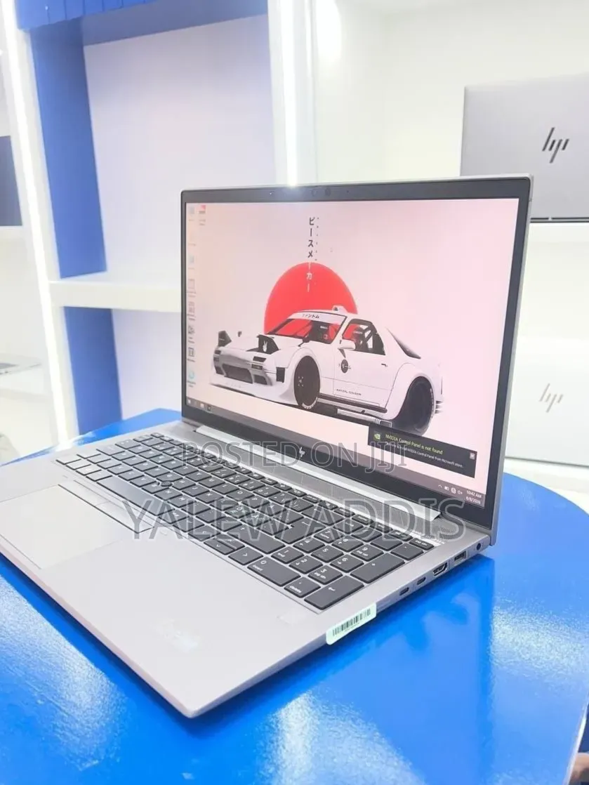 New Laptop HP ZBook Firefly G8 16GB Intel Core i7 SSD 512GB
