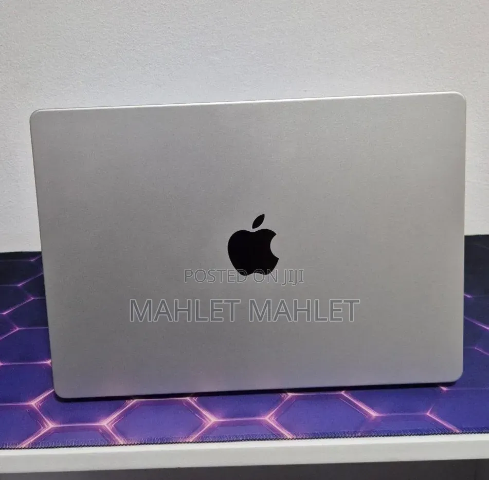 New Laptop Apple MacBook Pro 2024 M4 16GB Apple M4 Pro SSD 512GB