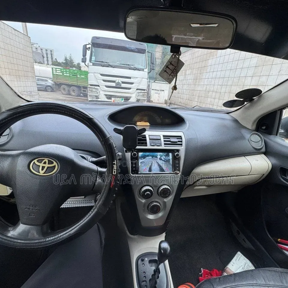 Toyota Yaris 2009 Beige