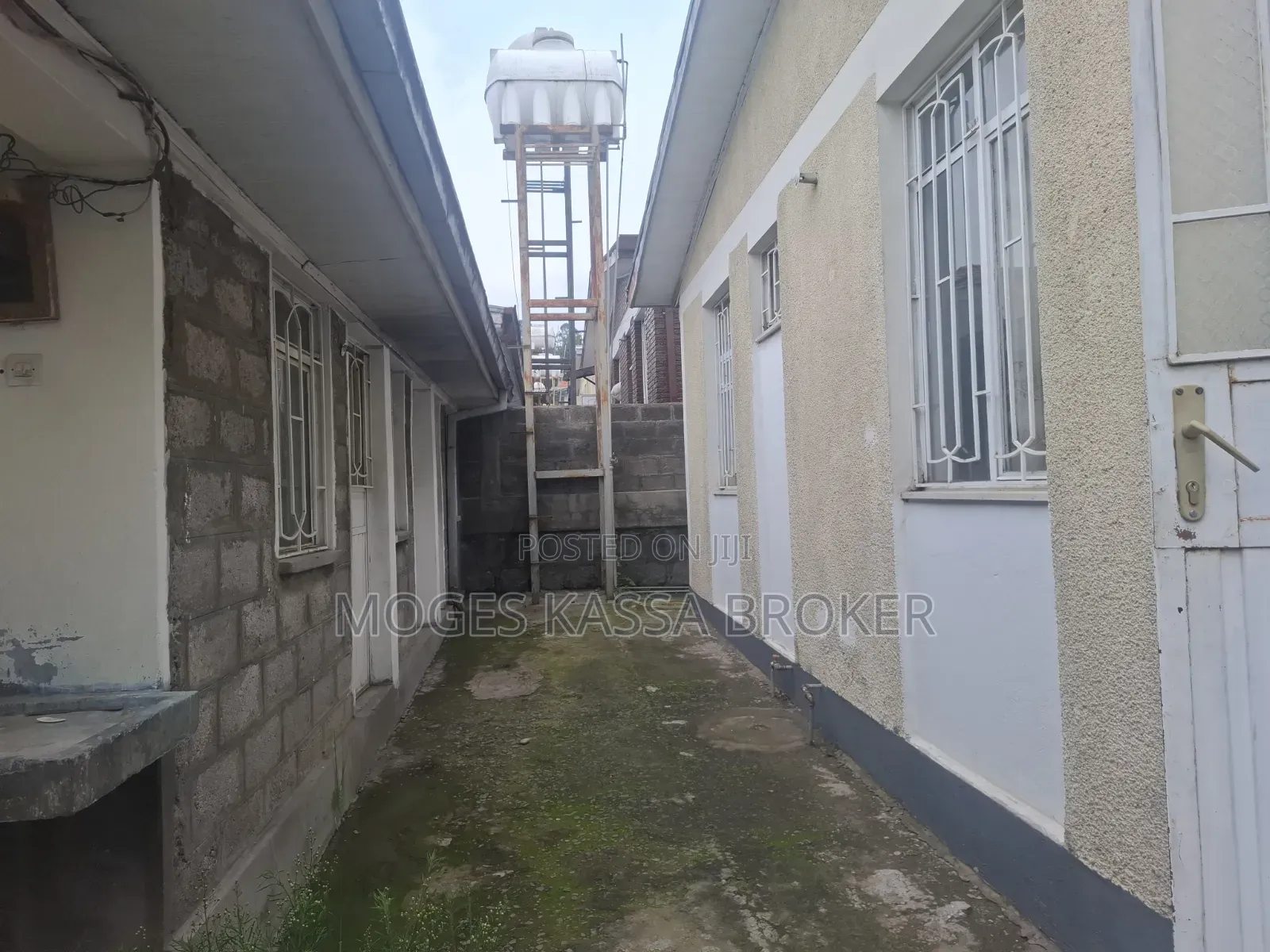 Furnished 3bdrm Villa in አያት አደባባይ አካባቢ አያት, Yeka for sale