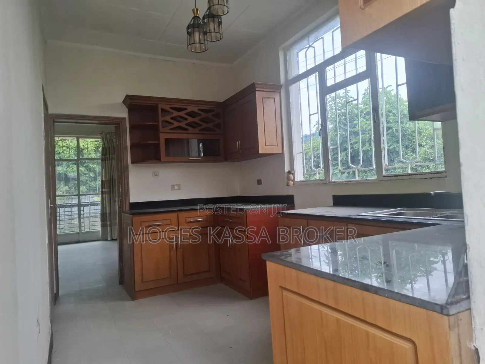 Furnished 3bdrm Villa in አያት አደባባይ አካባቢ አያት, Yeka for sale