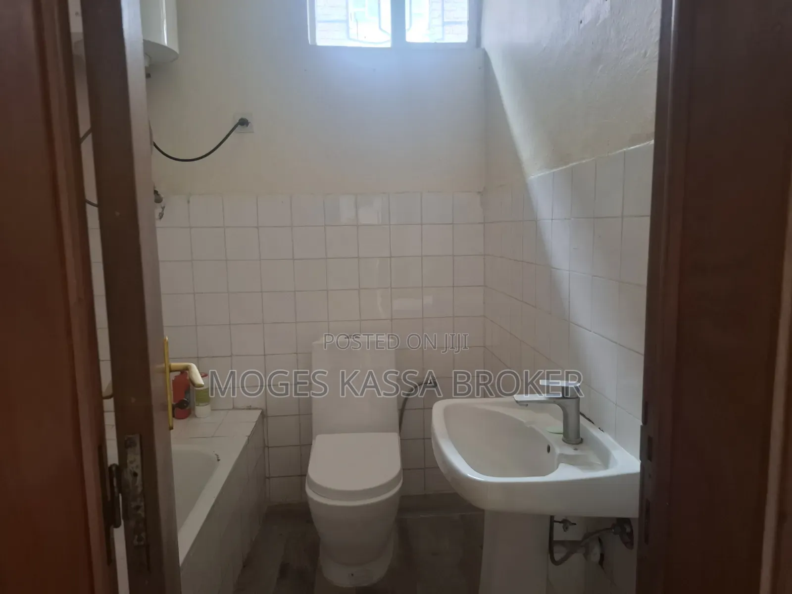 Furnished 3bdrm Villa in አያት አደባባይ አካባቢ አያት, Yeka for sale
