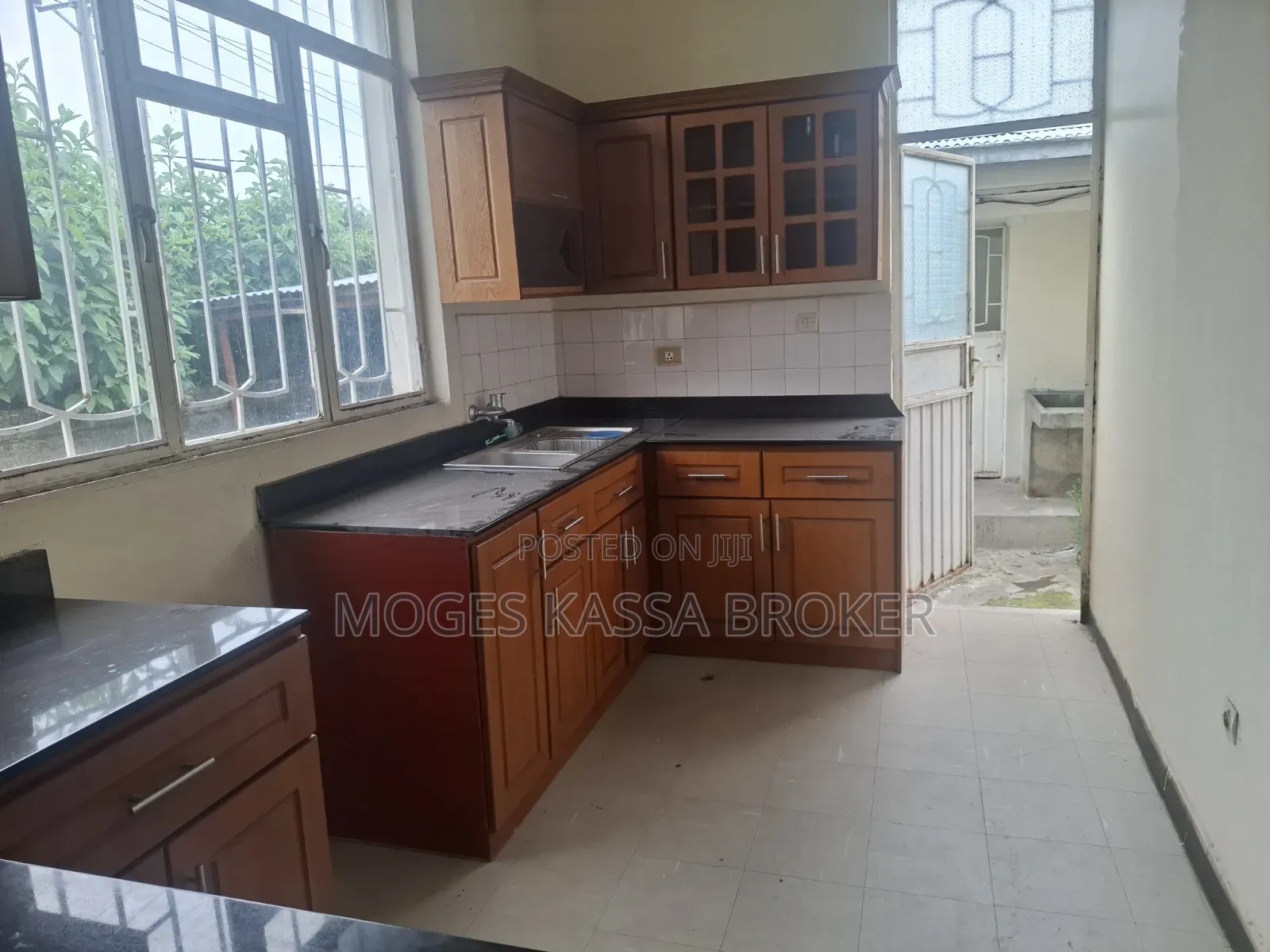 Furnished 3bdrm Villa in አያት አደባባይ አካባቢ አያት, Yeka for sale