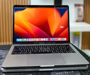 New Laptop Apple MacBook Pro 2017 16GB Intel Core i5 SSD 256GB