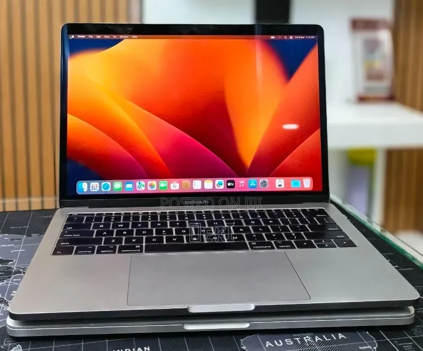 New Laptop Apple MacBook Pro 2017 16GB Intel Core i5 SSD 256GB
