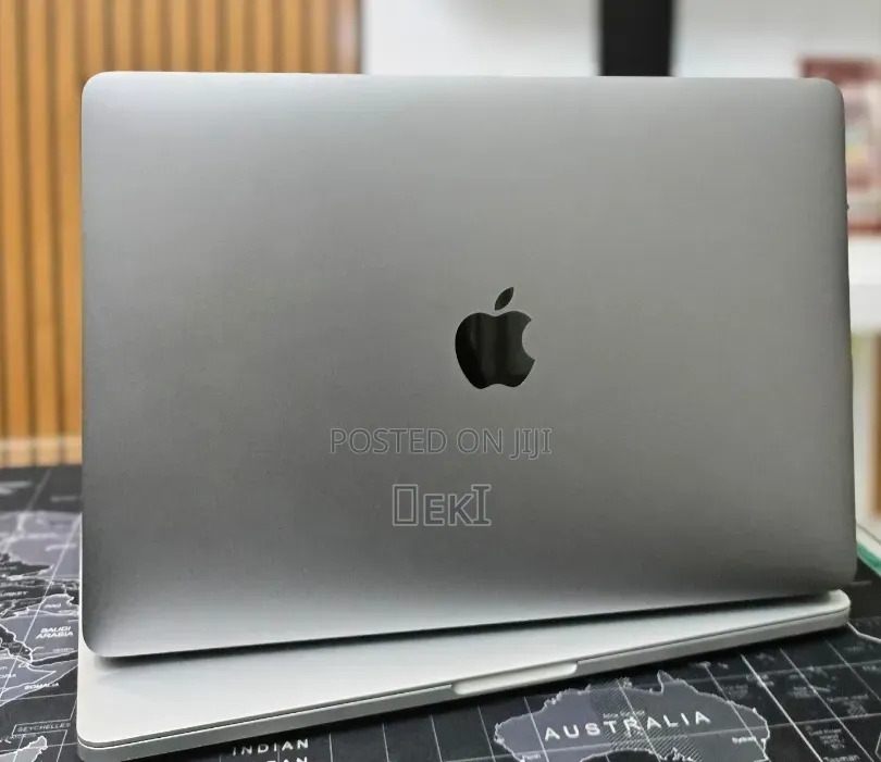 New Laptop Apple MacBook Pro 2017 16GB Intel Core i5 SSD 256GB