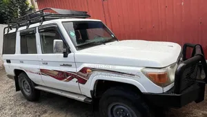 Toyota Land Cruiser 2011 White
