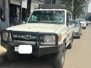 Toyota Land Cruiser 2011 White