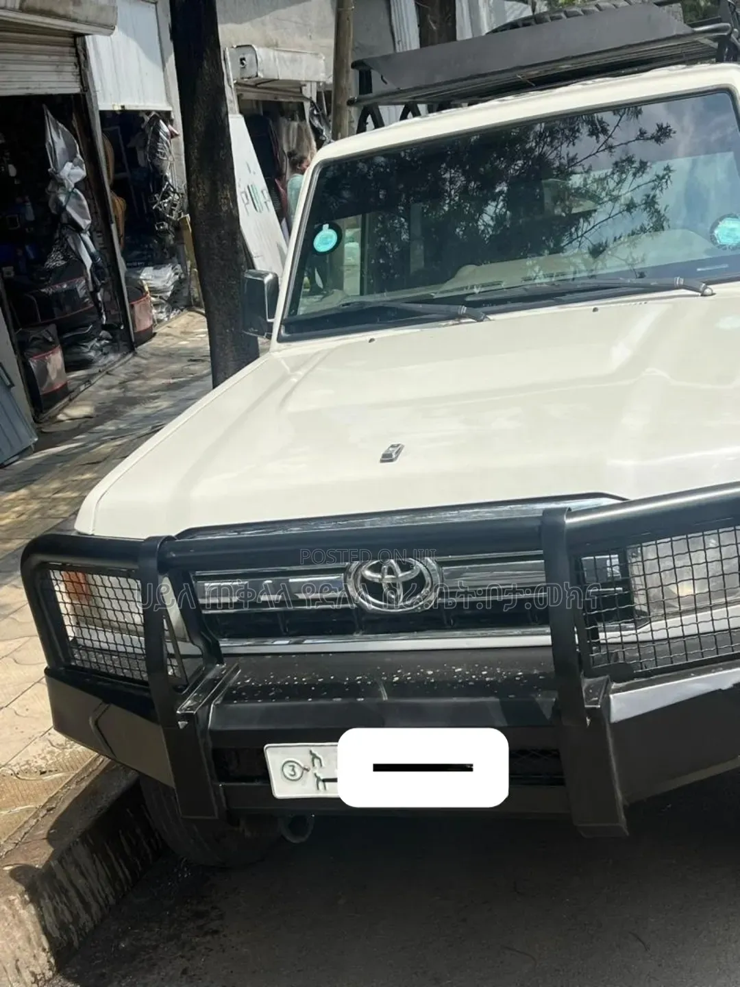 Toyota Land Cruiser 2011 White