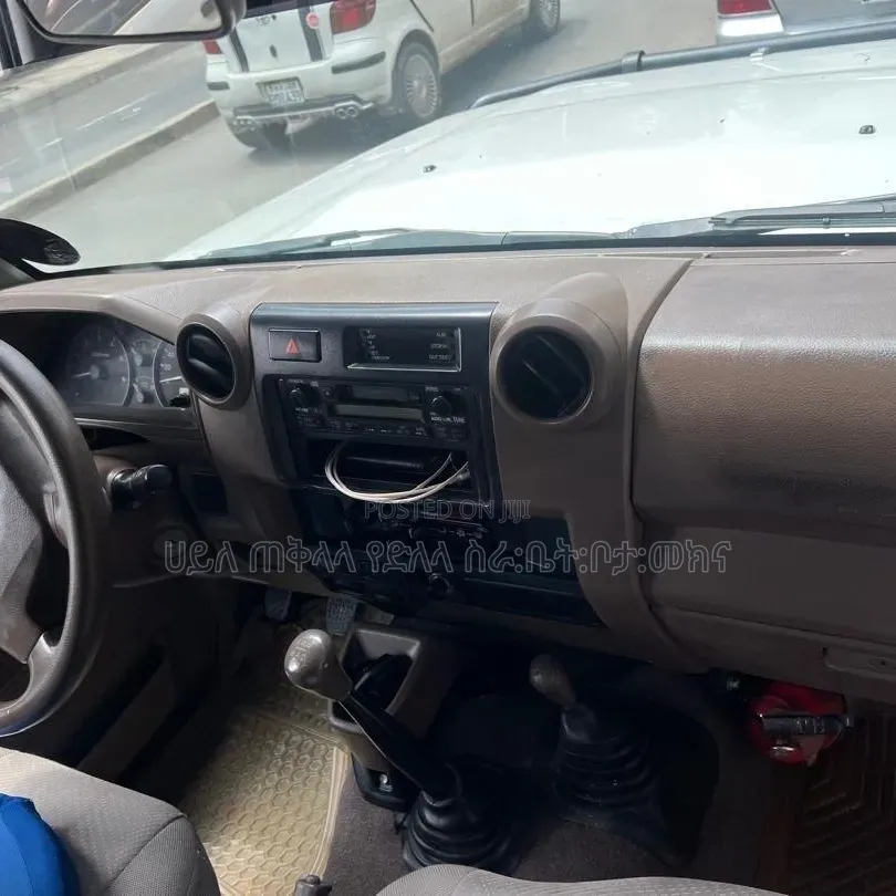 Toyota Land Cruiser 2011 White