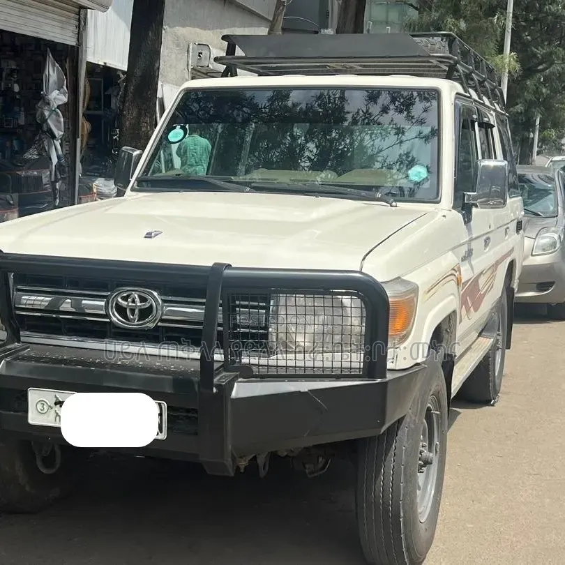 Toyota Land Cruiser 2011 White