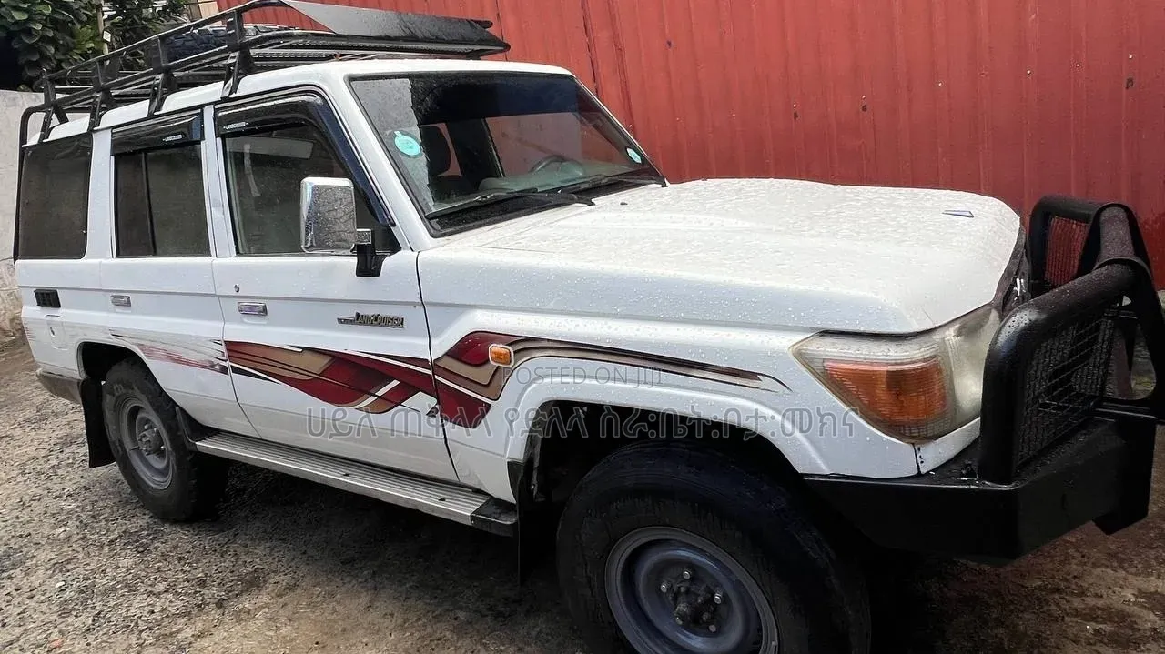 Toyota Land Cruiser 2011 White
