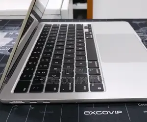 New Laptop Apple MacBook Air 2022 M2 8GB Apple M2 SSD 256GB