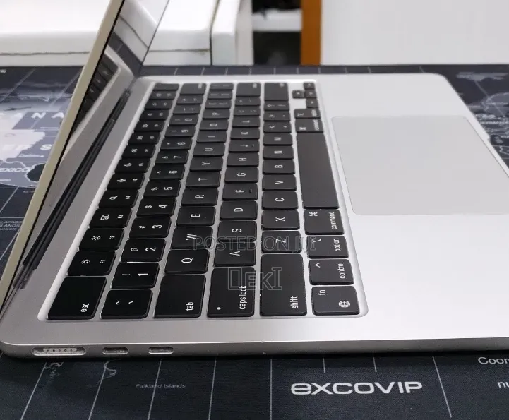 New Laptop Apple MacBook Air 2022 M2 8GB Apple M2 SSD 256GB