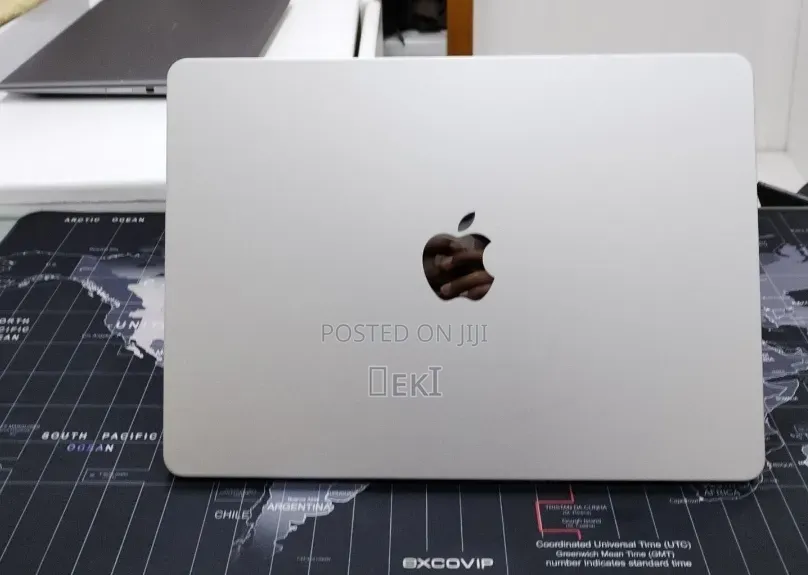 New Laptop Apple MacBook Air 2022 M2 8GB Apple M2 SSD 256GB
