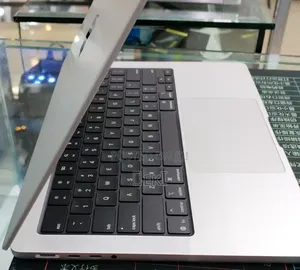 New Laptop Apple MacBook Pro 2025 M5 16GB Apple M5 SSD 512GB