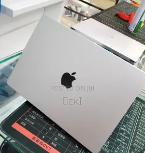 New Laptop Apple MacBook Pro 2025 M5 16GB Apple M5 SSD 512GB