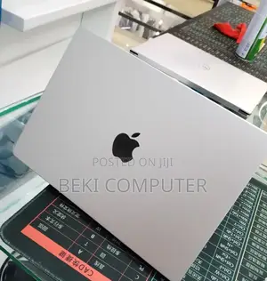 New Laptop Apple MacBook Pro 2025 M5 16GB Apple M5 SSD 512GB