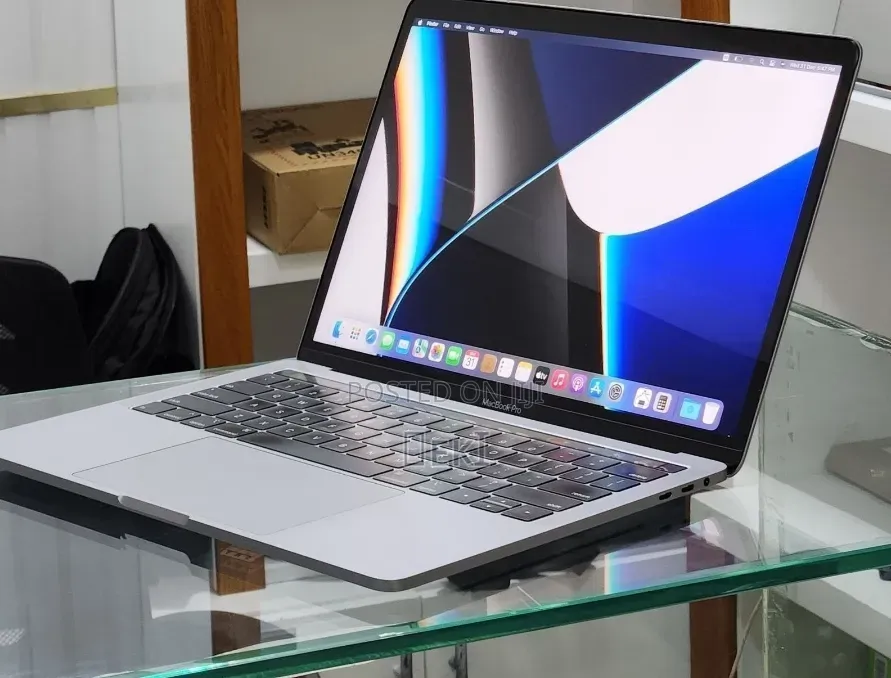 New Laptop Apple MacBook Pro 2019 16GB Intel Core i7 SSD 512GB