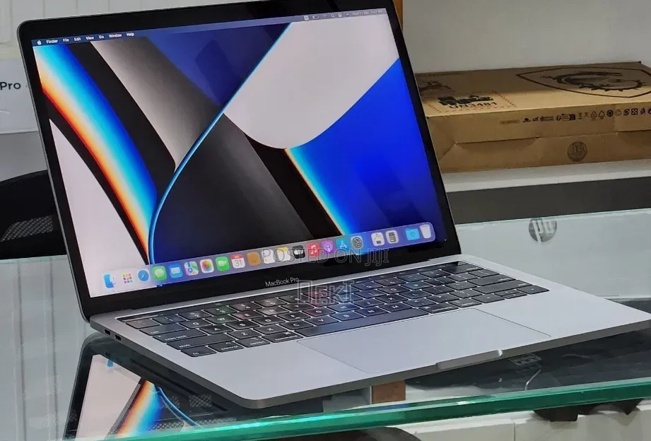New Laptop Apple MacBook Pro 2019 16GB Intel Core i7 SSD 512GB