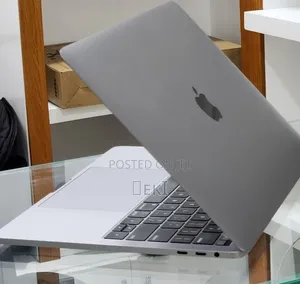 New Laptop Apple MacBook Pro 2019 16GB Intel Core i7 SSD 512GB