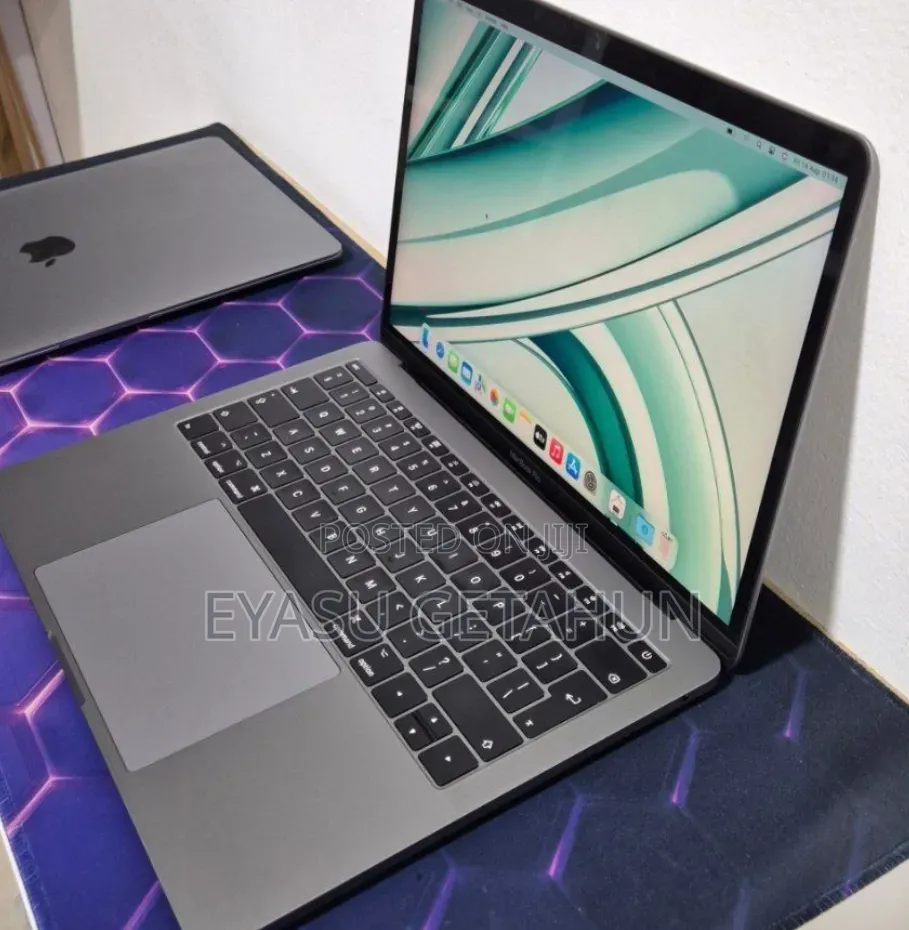 New Laptop Apple MacBook Pro 2017 8GB Intel Core i5 SSD 256GB
