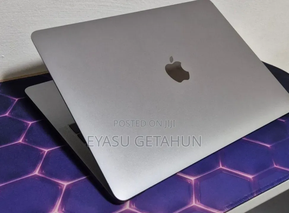 New Laptop Apple MacBook Pro 2017 8GB Intel Core i5 SSD 256GB
