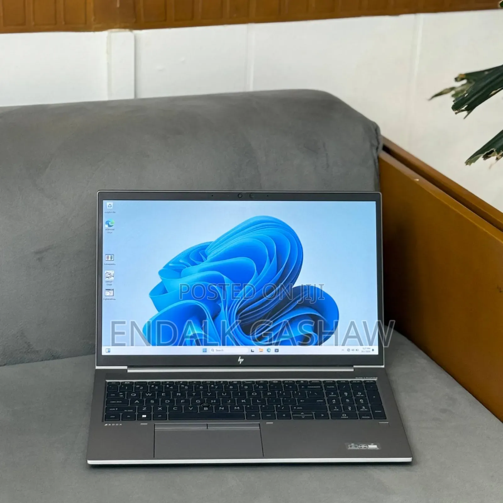 New Laptop HP ZBook Firefly G8 16GB Intel Core i7 SSD 512GB