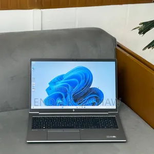 New Laptop HP ZBook Firefly G8 16GB Intel Core i7 SSD 512GB