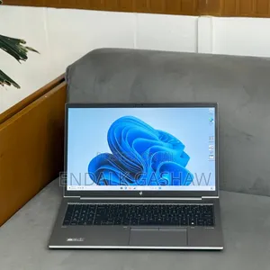 New Laptop HP ZBook Firefly G8 16GB Intel Core i7 SSD 512GB
