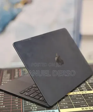 New Laptop Apple MacBook Air 2022 M2 8GB Apple M2 Ultra SSD 512GB